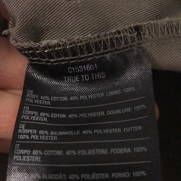 Volcom Boy’s Lightweight Full Front Zip CLosure - Picture 6 of 8